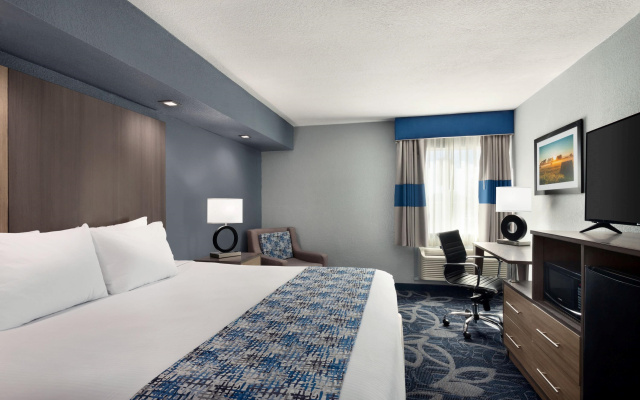 Quality Inn Shawnee North I-40