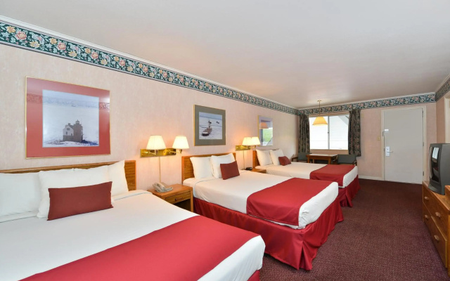 Travelodge by Wyndham Mackinaw City