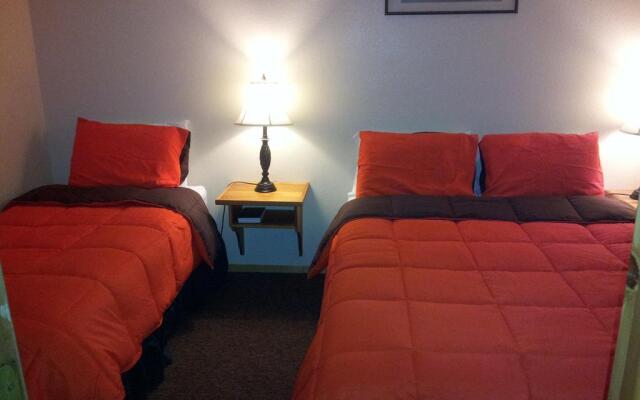 Honey Bear Lodge & Cabins