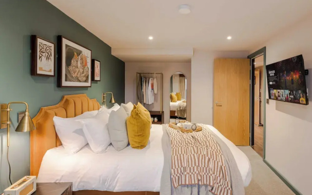 Waterside Living I Luxe Apartments