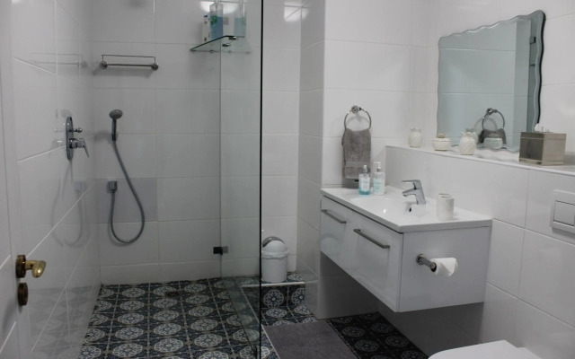 Waterfront- 11 South Quay