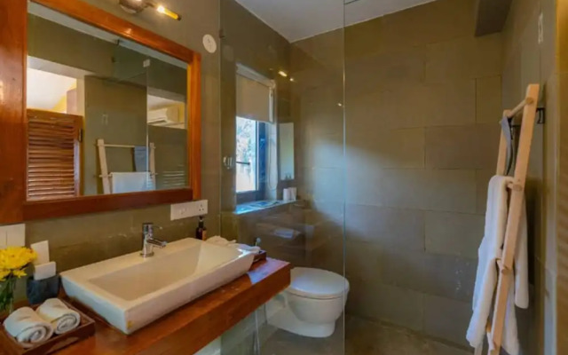 Cliffhouse by Hireavilla -5br w Pvt Pool in Saipem