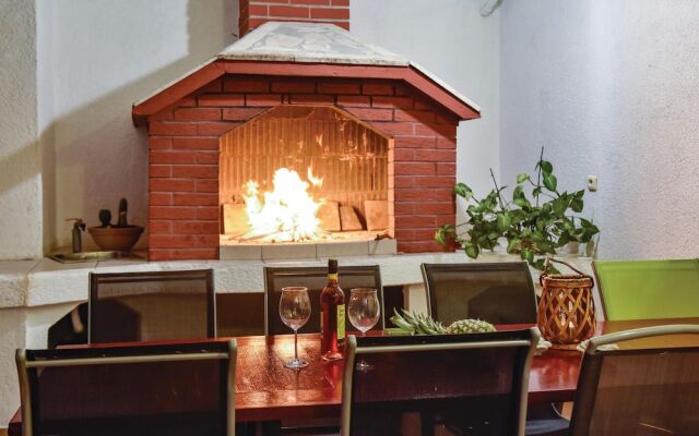 Amazing Home in Stobrec With Wifi and 4 Bedrooms