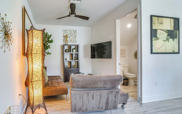 Modern Tampa Townhome Near Midtown WFH Friendly