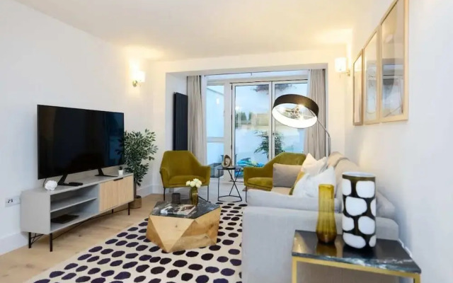 The Melbray Gem - 2bdr Apartment With Courtyard