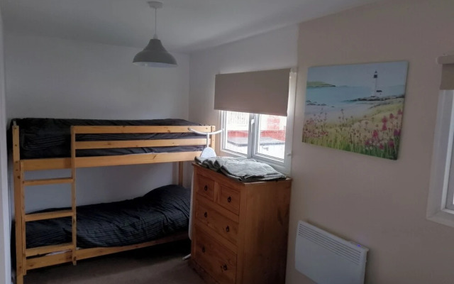 1br-garden-parking-pets-10 Mins to Beach