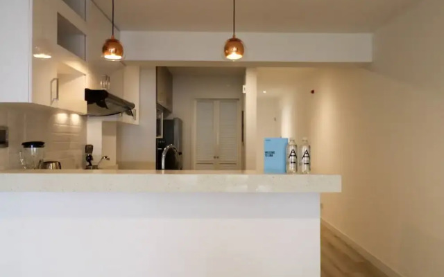 w Sophisticated 2BR With Balcony in Miraflores