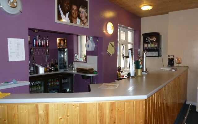 Coasters Hotel & Apartments