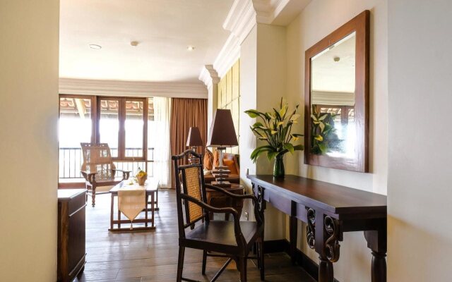 The Grand Hill Bistro Cafe & Resort Hotel