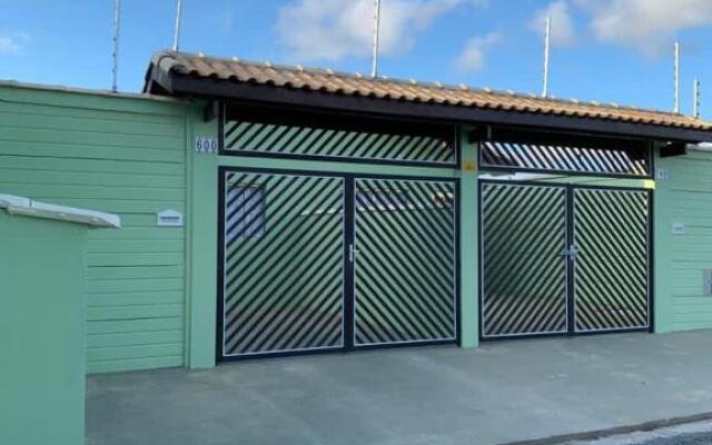 Casa, 1 quadra da praia.