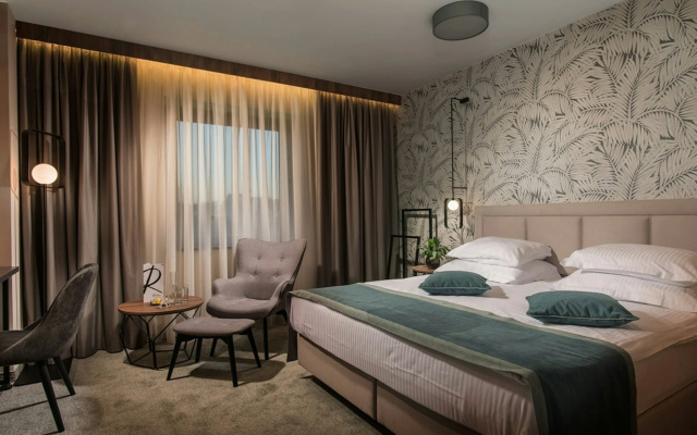 Rosslyn Central Park Hotel
