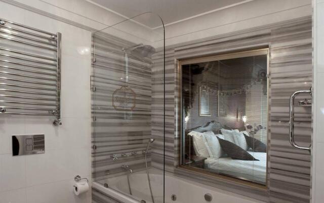 Rose Garden Suites
