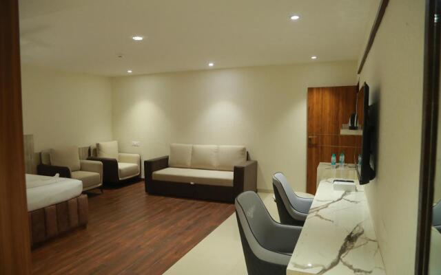 Grand Manor Suites