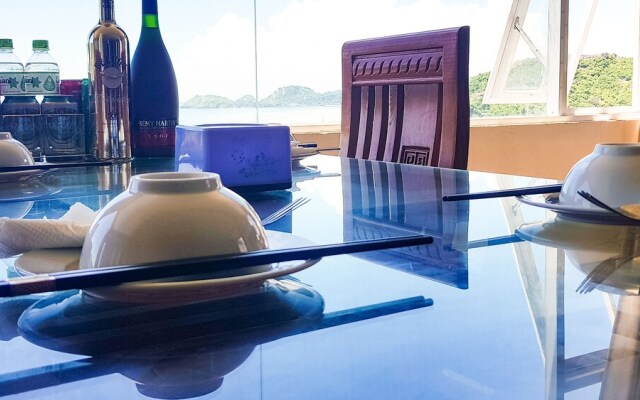 Thu Ha Hotel Catba