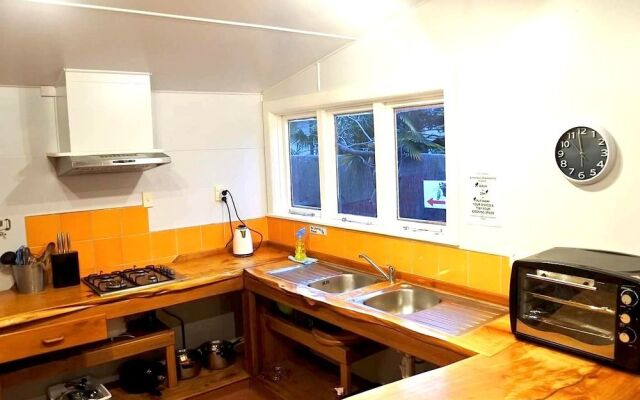 YHA Motueka Laughing Kiwi Backpackers & Self Contained Bach