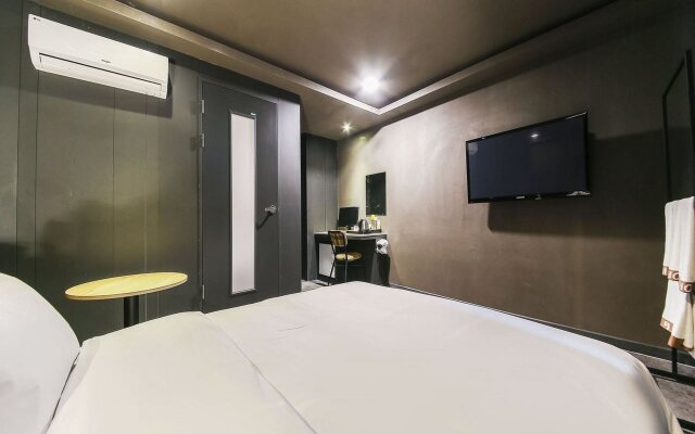 Moon Hotel
