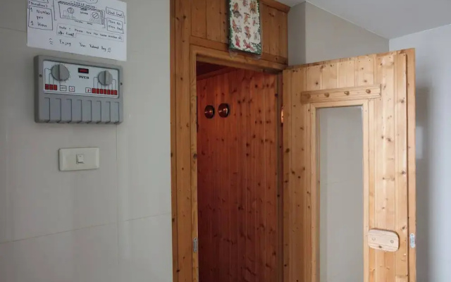 5B - 2 Bedroom Downtown Apartment With Shared Pool