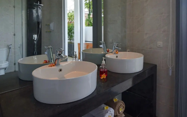 Villa Lovina Beach 2