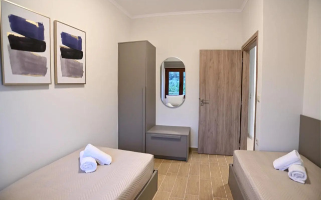 Ianthe Apartment