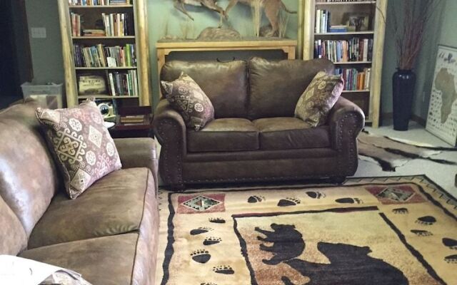 Two Bears Inn Bed & Breakfast