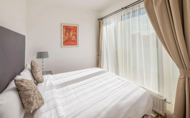 Escala Hotel & Suites
