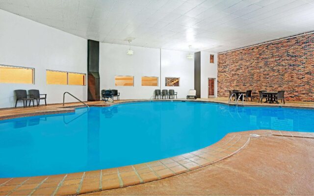 Days Inn by Wyndham Bloomington West