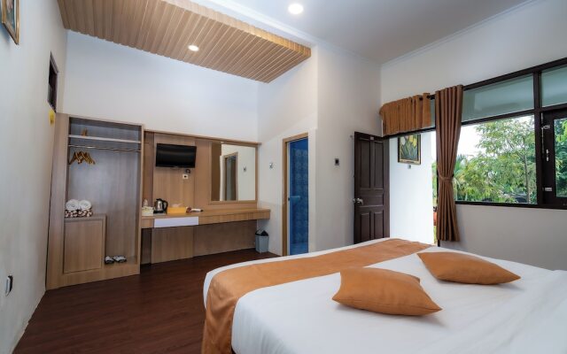 Nirvana Hotel Resort Tetebatu