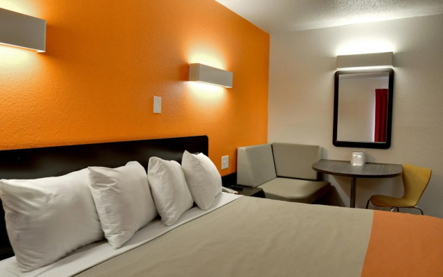 Motel 6 Toledo, OH