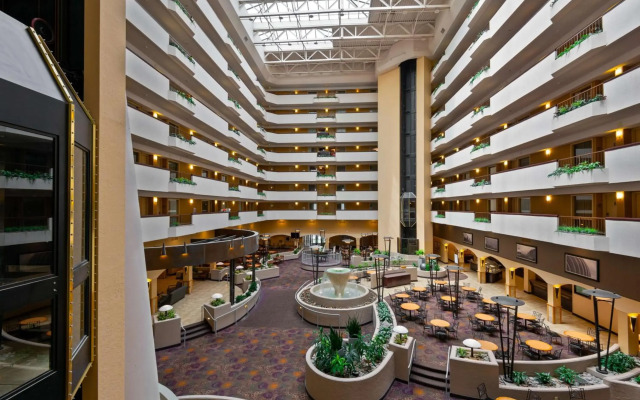 Embassy Suites by Hilton Kansas City International Airport