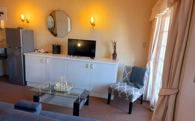 Cozy Strand Beach Getaway - Studio Apartment