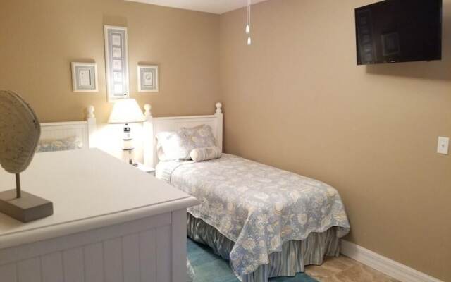 Summerhouse 101 3 Bedroom Condo by RedAwning