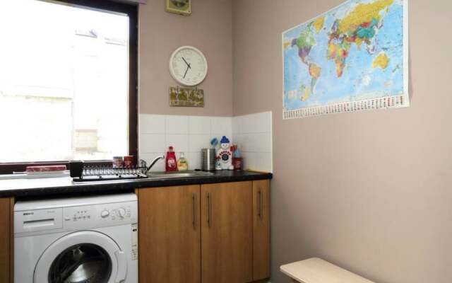 2 Bedroom Canalside Apartment