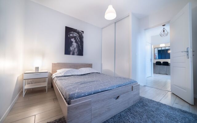 Intimate Flat Roannais