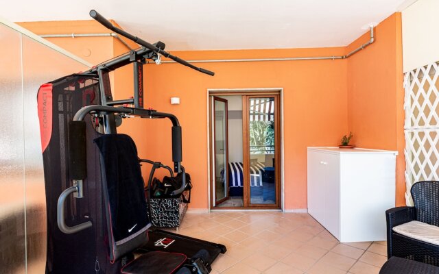 Modern spacious apartment with terrace, balconies, solarium & gym