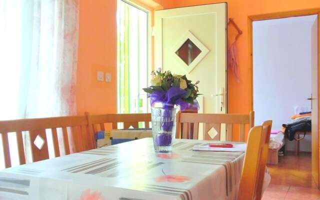 Floral Apartments Yazzy 1