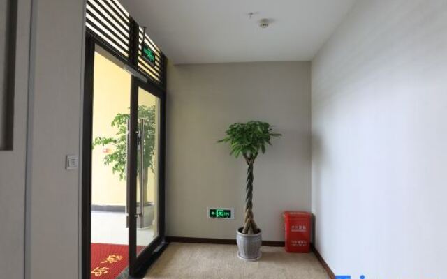 Yahao Hotel (Yongchuan East Railway Station)