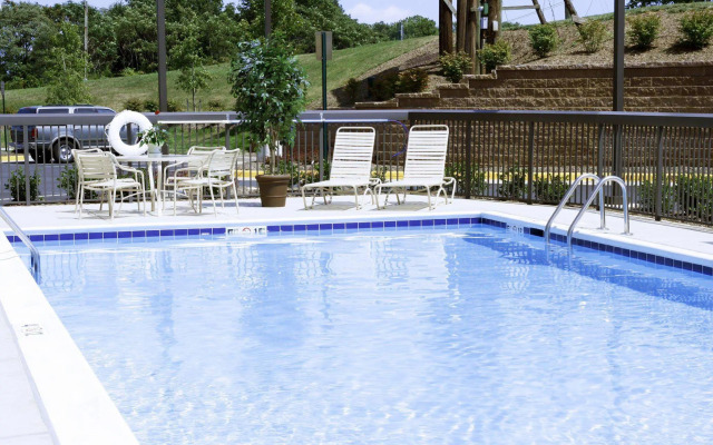 Hampton Inn & Suites Fredericksburg-at Celebrate Virginia
