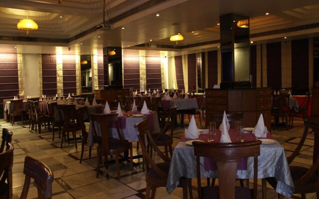 OYO 2617 Hotel Samrat Heavens