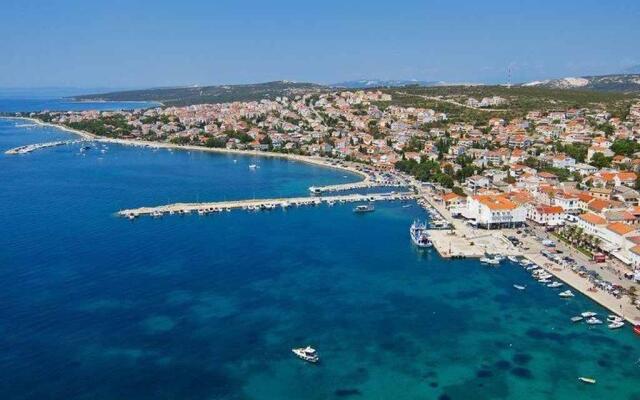 Holiday Home Square Loza