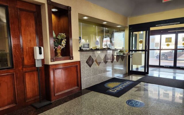 Days Inn & Suites Pasadena