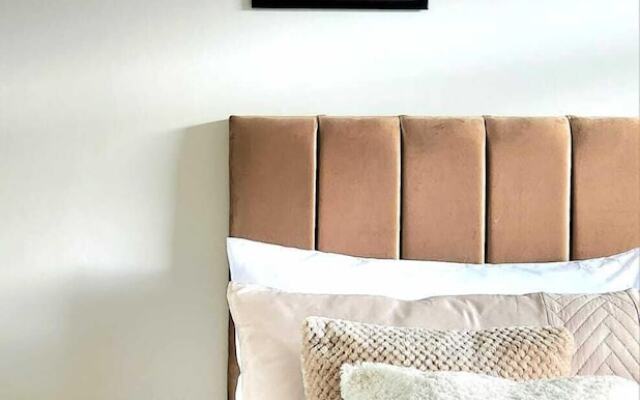 Quirky Home Quiet Neighbourhood