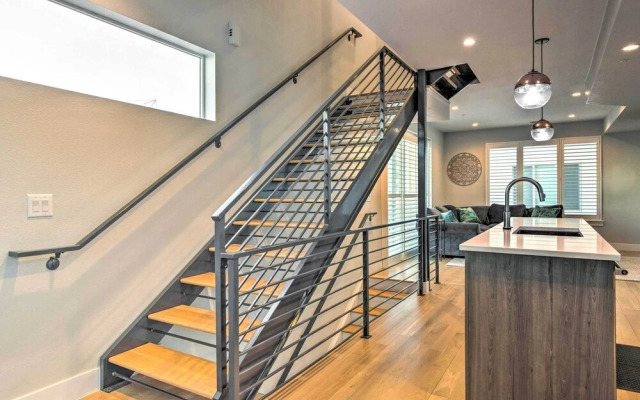 Luxe Denver Townhome: Hot Tub + City Views!
