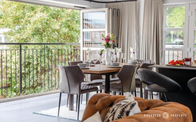 Ultra luxurious 2 bed apt on stilts, Free Parking