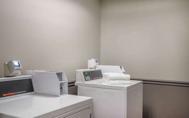 La Quinta Inn & Suites by Wyndham Naples East (I-75)