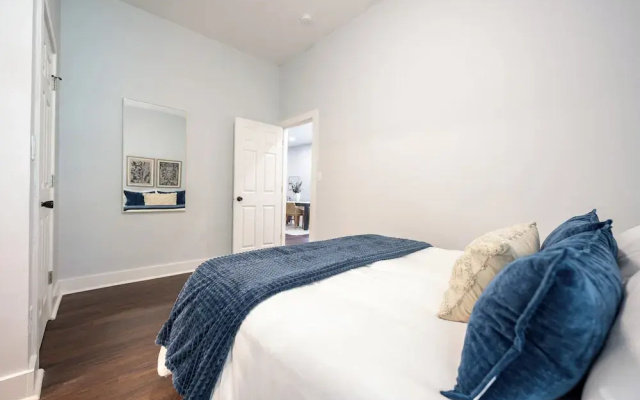 Spacious 5-Bedroom Blue Bungalow