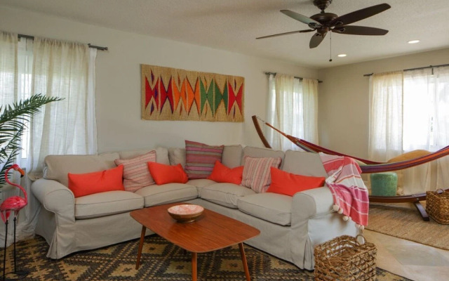 Golfview - Short Term Rental Certified by Weston. Private & Sanitized, Perfect for Social Distancing & Working From Home. Self Check-in. Private Pool, Pet Friendly. Super-host Support