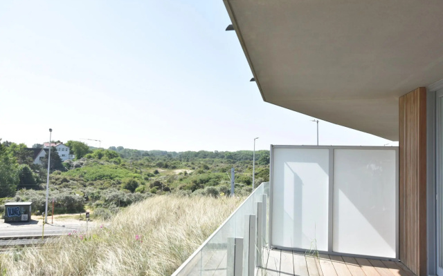 Bright Coastal Family Escape