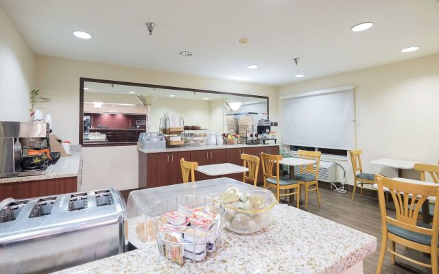 Red Roof Inn Columbus - Hebron