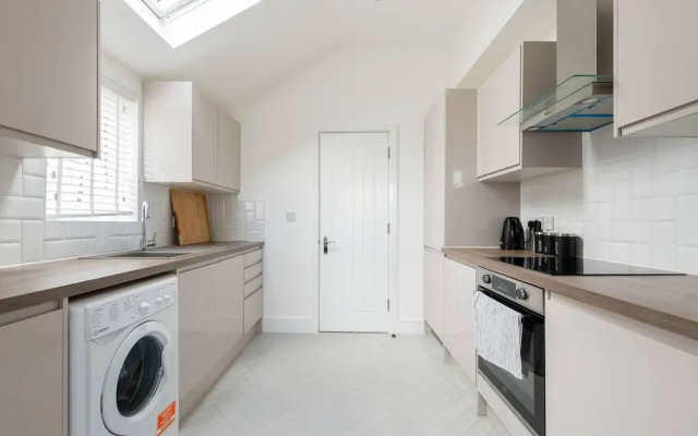 Modern Apartment, Castle View Rochester, England