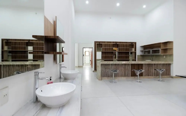 RedDoorz Plus near Ragunan Zoo